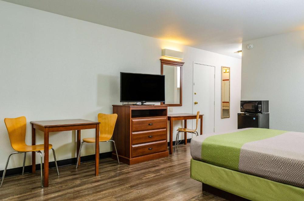 Standard King Room - Non-Smoking  interior